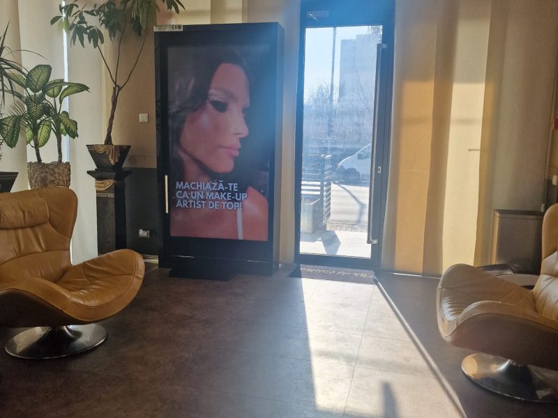 Reteaua Digitala DOOH Indoor - WORLD ESTETICA | clinica estetica de lux
